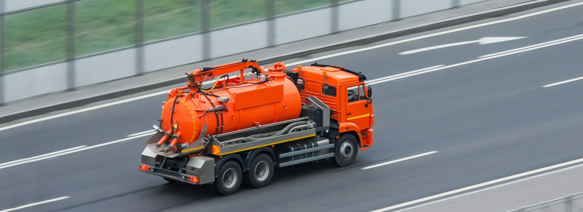 Szambiarka na drodze